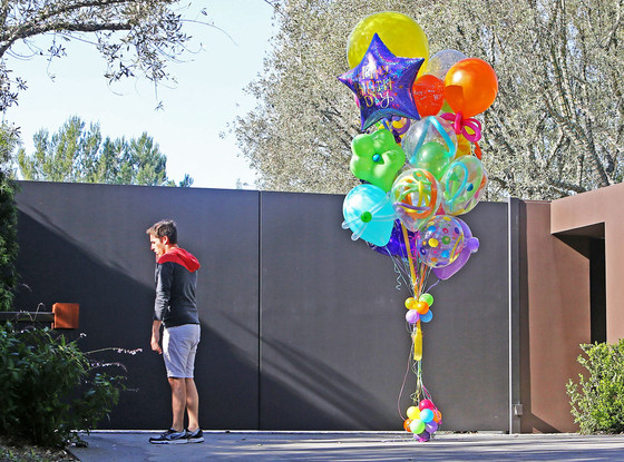 Jennifer Aniston, Birthday Balloons Jennifer Aniston, Birthday Balloons